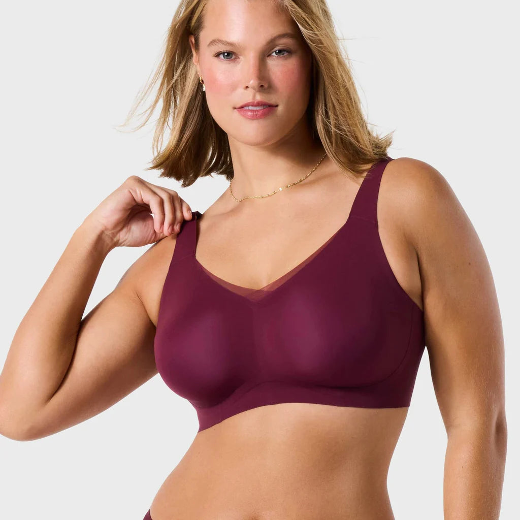 Beyond Bra by Evelyn & Bobbie – Seamless, wireless support for fuller busts, designed for all-day comfort.