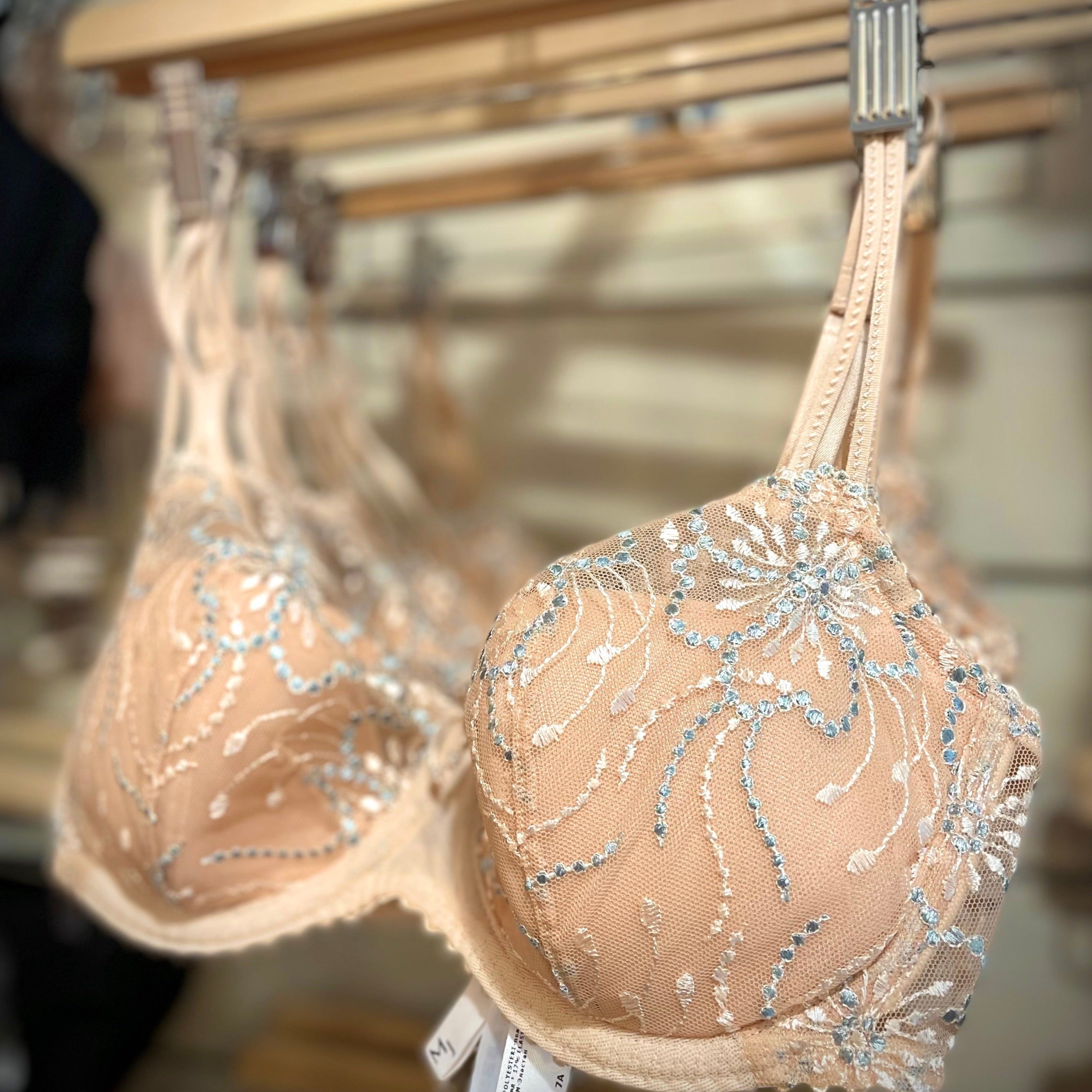 The balcony bra is incredibly flattering. We love the elegant embroidery throughout the cup and this bra features the prettiest shoulder straps. 